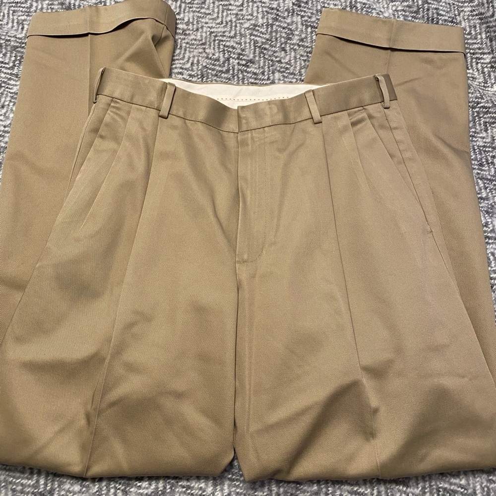 Dockers pleaded khakis